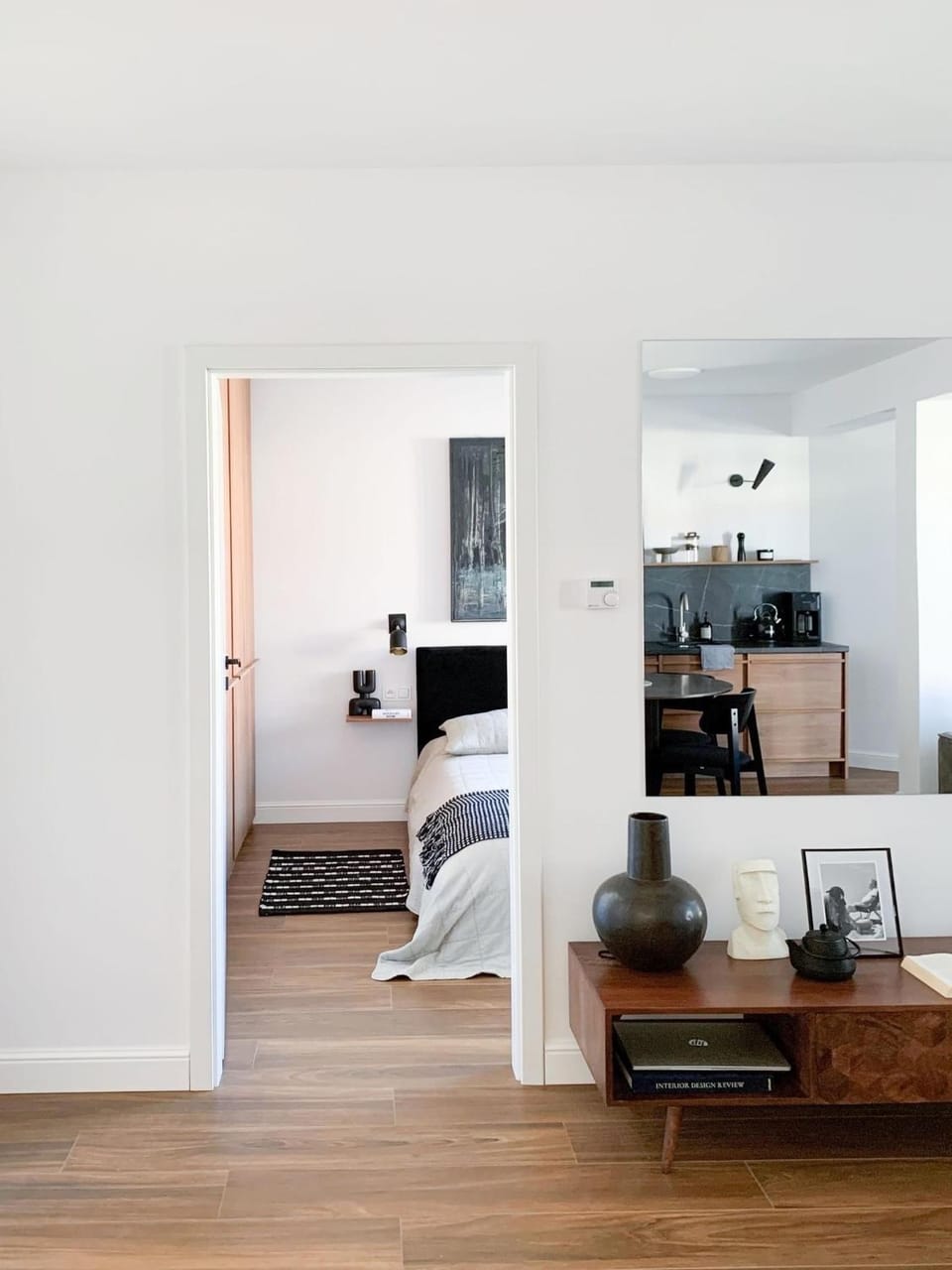Bed, Living room, Photo of the whole room, Bedroom