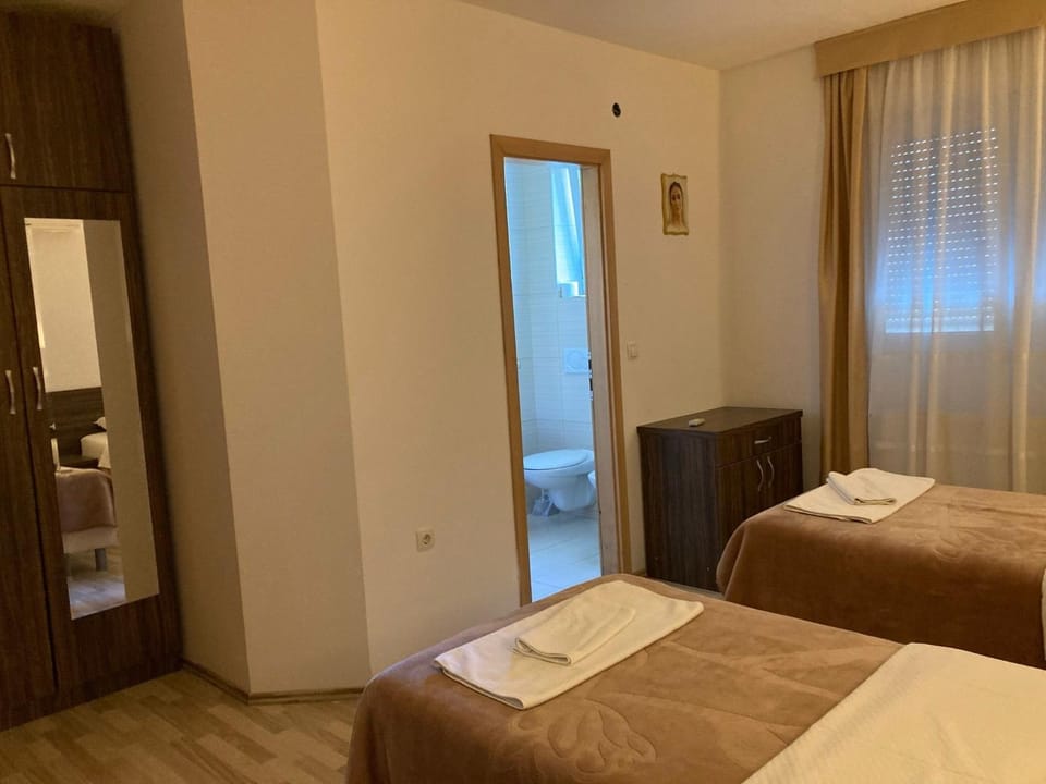 Bed, towels