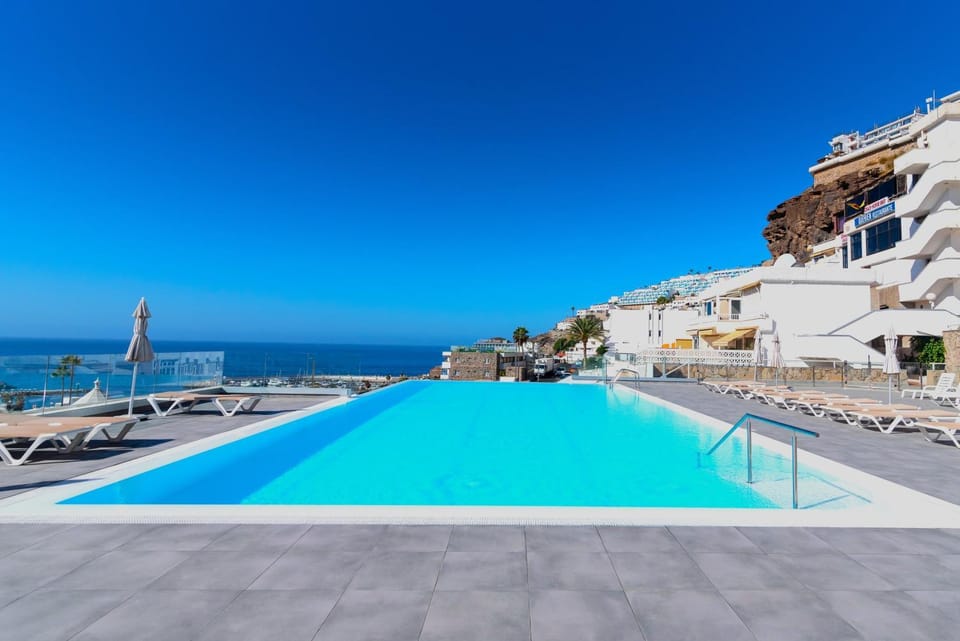Piscina Infinita Paraiso Puerto Rico Apartment in Puerto Rico de Gran Canaria