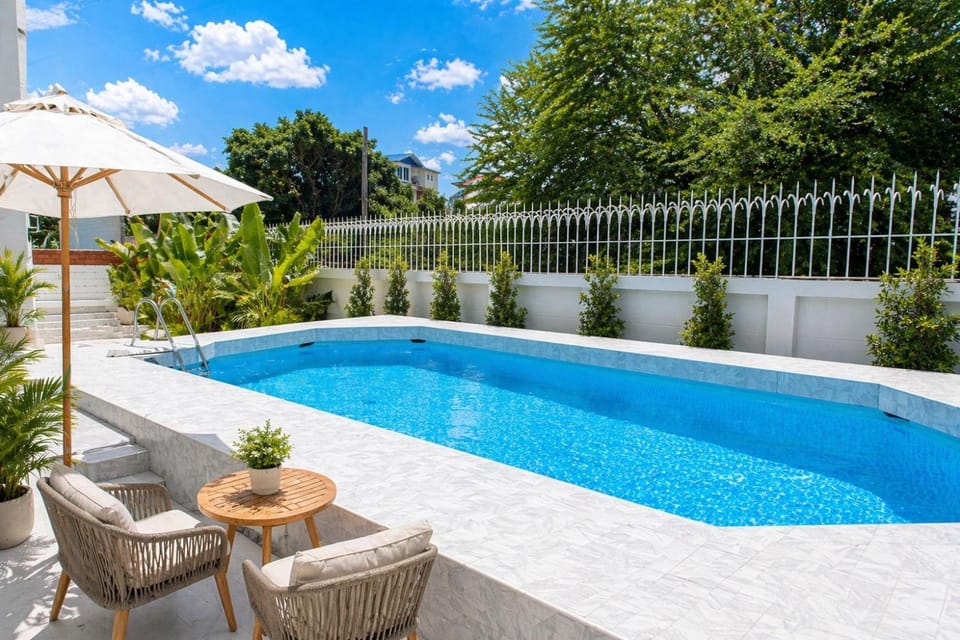 Private Pool Villa Resort style, Heart in bkk ,metro,cabaret show,RCA, jodd fair,chatuchak Villa in Bangkok