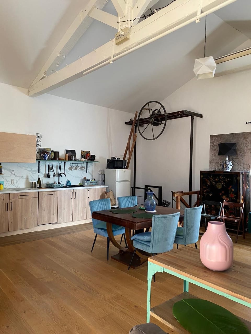 Kitchen or kitchenette, Dining area