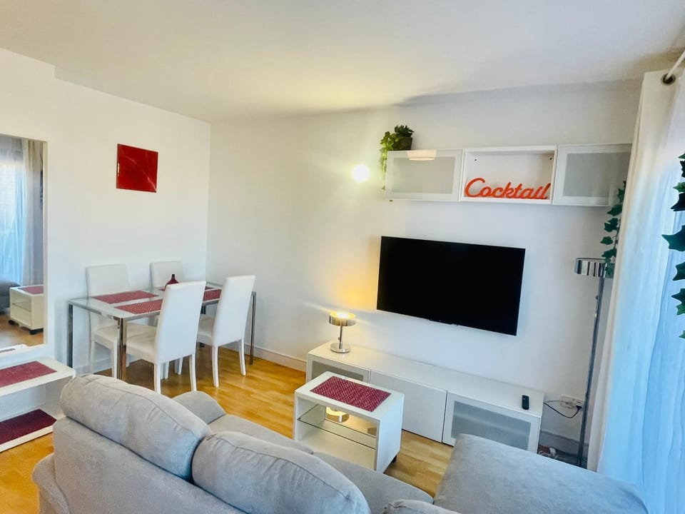 Communal lounge/ TV room, Living room, Dining area