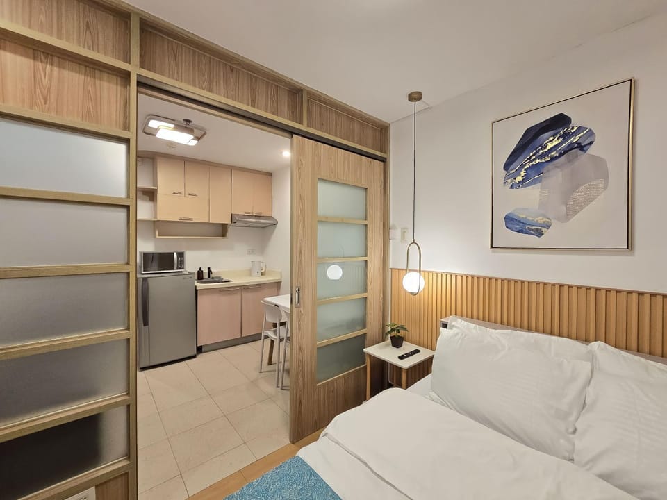 Citispace 1BR Condotel Suite at Ridgewood Towers Near BGC Airport #RW13A Apartment in Makati