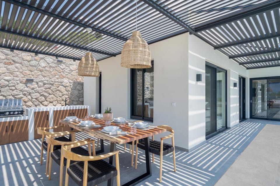 Property building, Balcony/Terrace, Living room