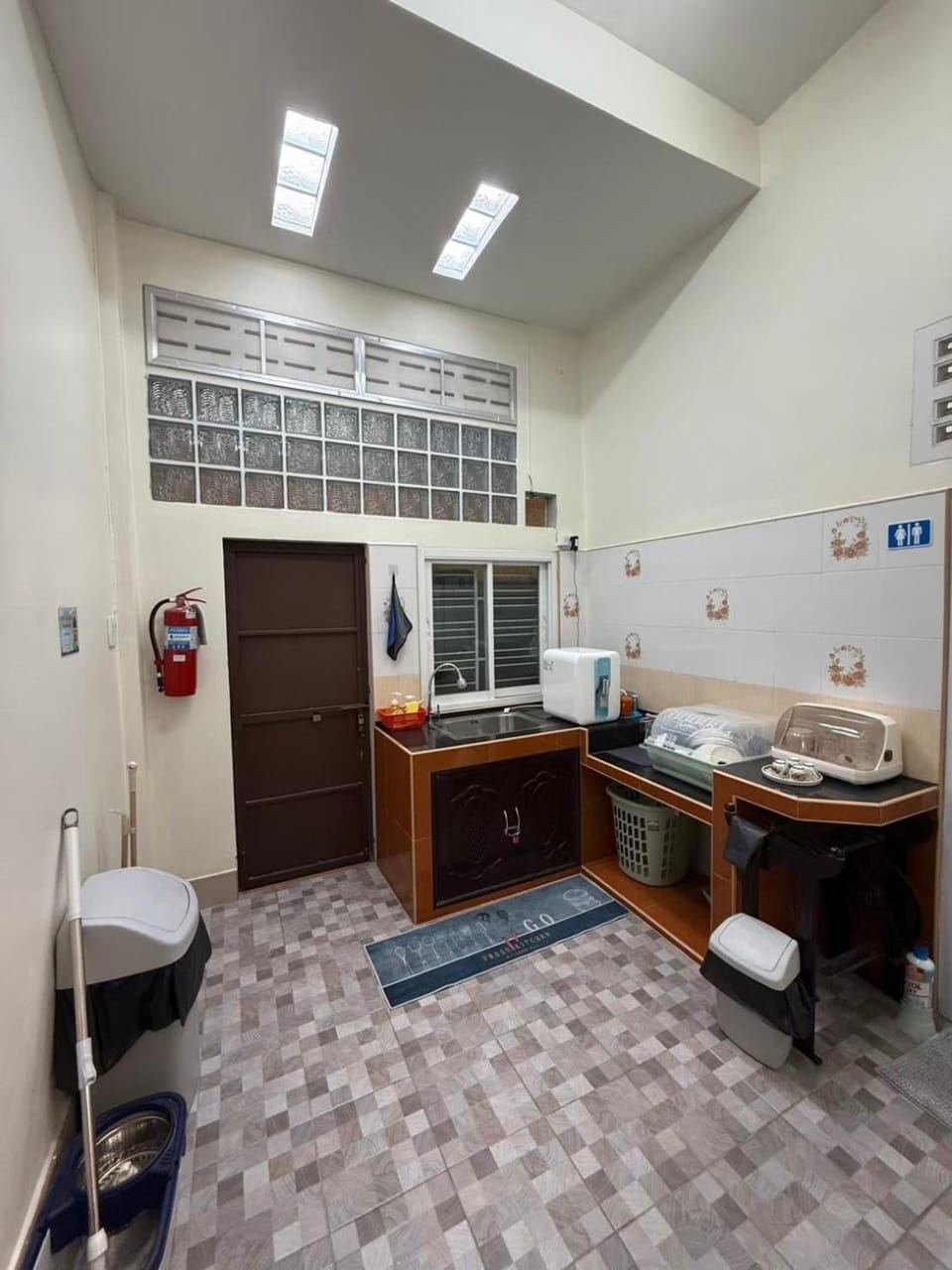 Kitchen or kitchenette