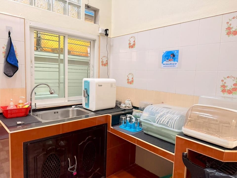 Kitchen or kitchenette, Communal kitchen, kitchen, kitchen