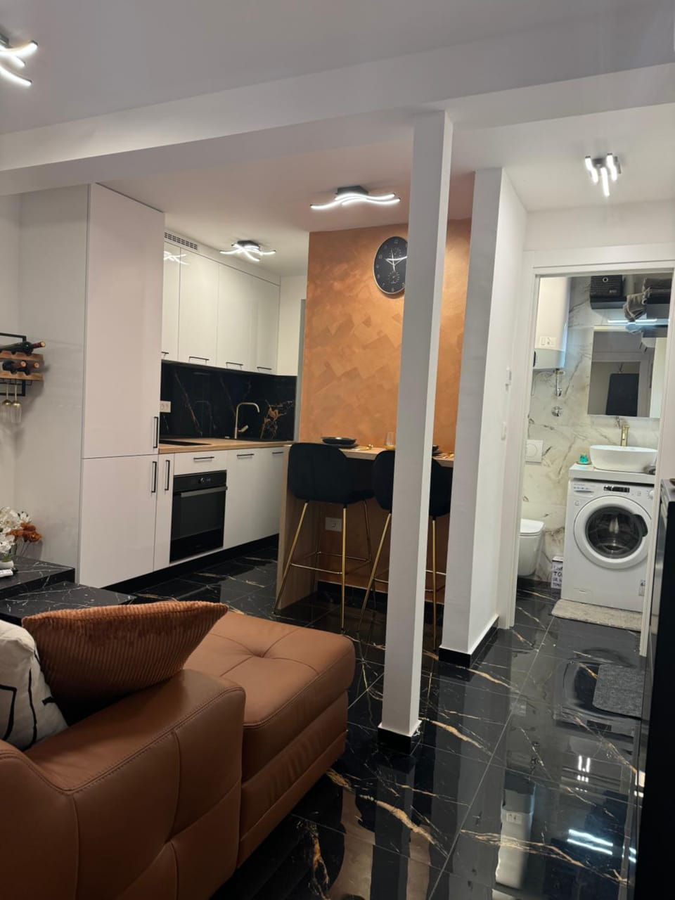 Kitchen or kitchenette, Living room