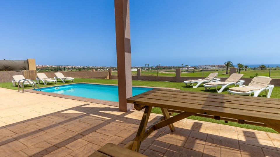 Pool view, Sea view, Swimming pool, sunbed