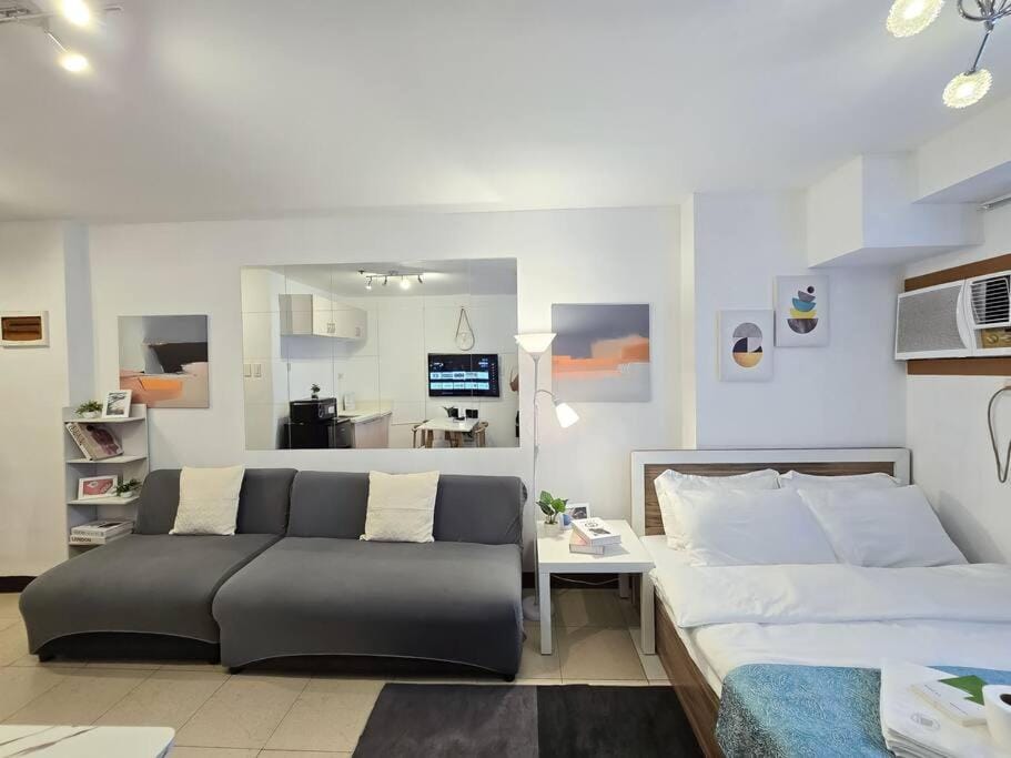 Citispace 1BR Condotel Suite at Ridgewood Towers Near BGC Airport #RW14A Apartment in Makati