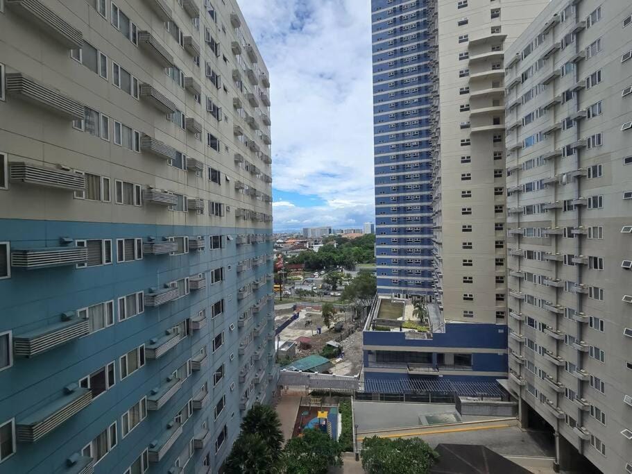Citispace 1BR Condotel Suite at Ridgewood Towers Near BGC Airport #RW14A Apartment in Makati