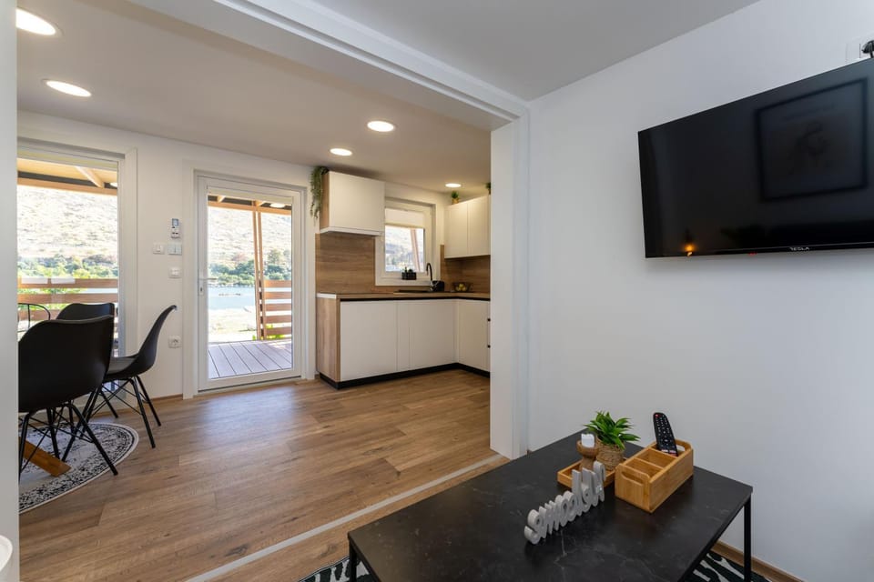 TV and multimedia, Kitchen or kitchenette, Dining area