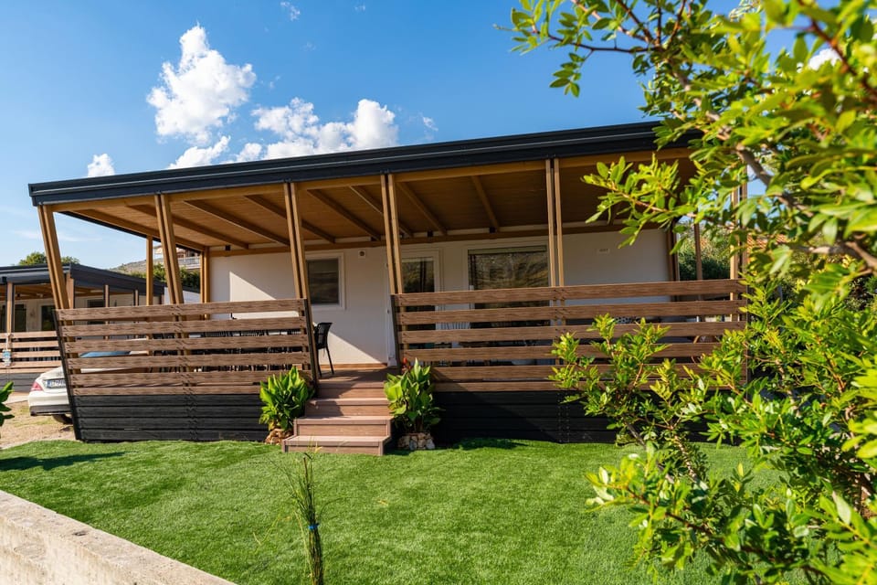 Property building, Spring, Day, Garden, Garden view