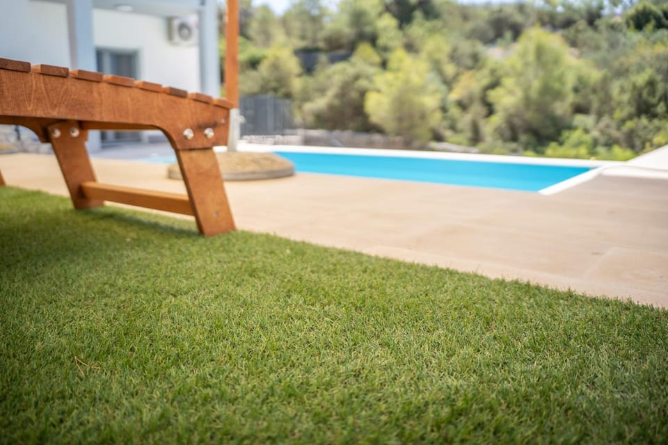 Swimming pool, sunbed