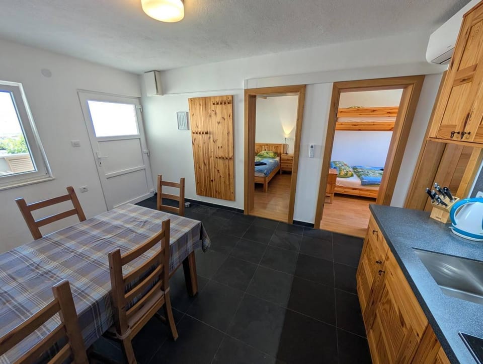 Kitchen or kitchenette, Photo of the whole room, Seating area, Dining area