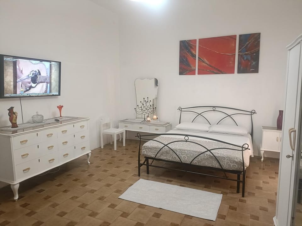 Bed, TV and multimedia