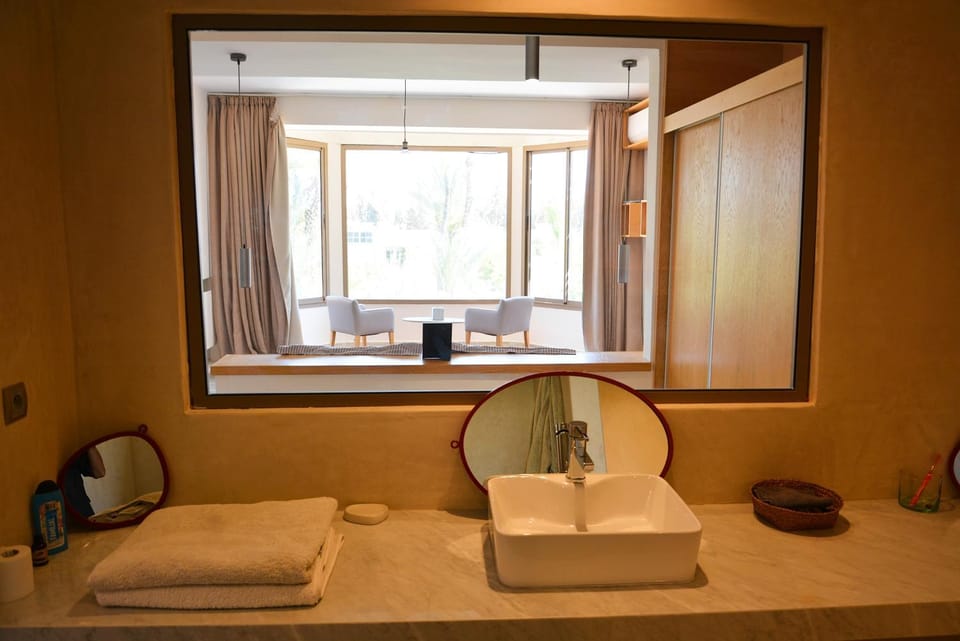 Bathroom, towels