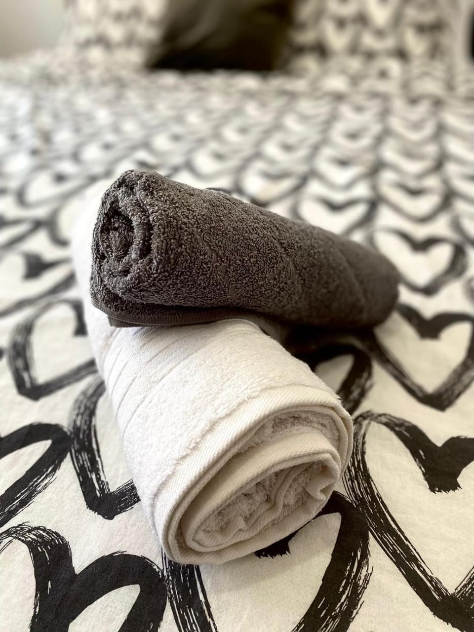 Bed, Bedroom, towels