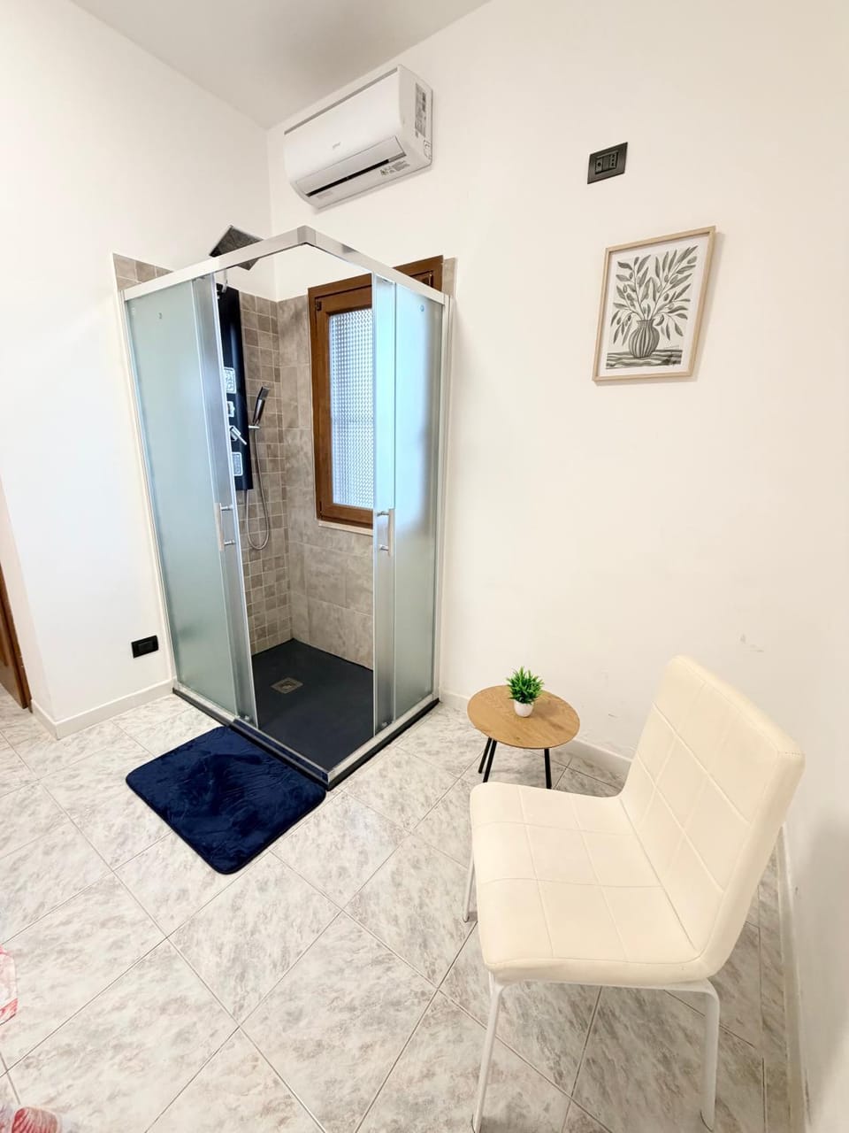 Shower, Bedroom, air conditioner