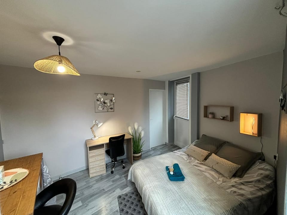 Bed, Photo of the whole room