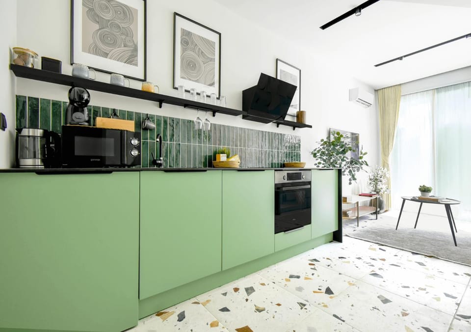 TV and multimedia, Kitchen or kitchenette, Living room, Photo of the whole room, Decorative detail