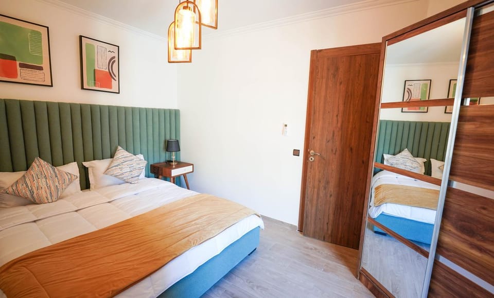Photo of the whole room, Bedroom