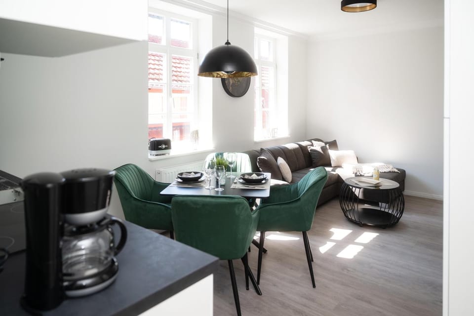 Kitchen or kitchenette, Living room, Seating area, Dining area