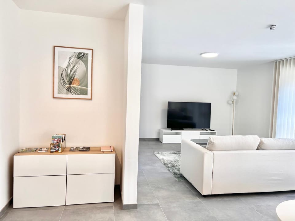 Communal lounge/ TV room, TV and multimedia, Living room