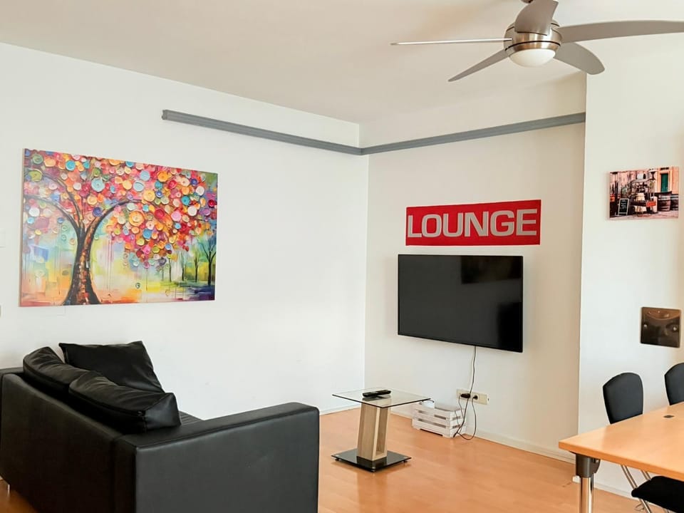 TV and multimedia, Living room, Decorative detail, Seating area, Dining area, Evening entertainment
