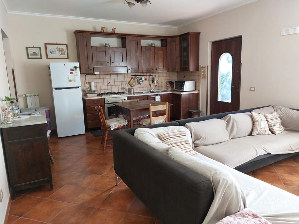 Coffee/tea facilities, Kitchen or kitchenette, Living room, Seating area, Dining area, dishwasher, oven, pet friendly, stove
