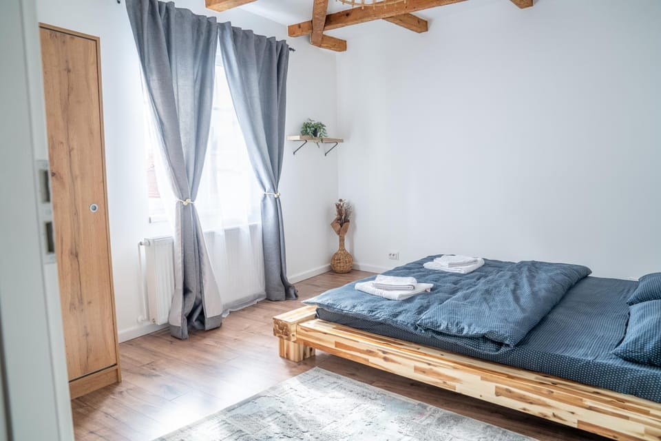 Photo of the whole room, Bedroom, towels
