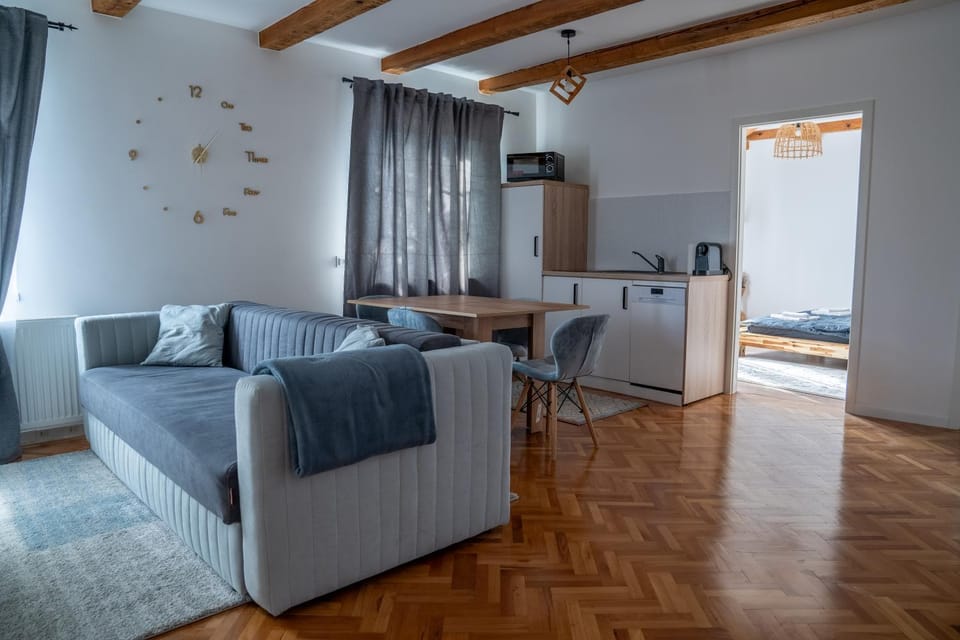 TV and multimedia, Kitchen or kitchenette, Living room, Seating area, Dining area