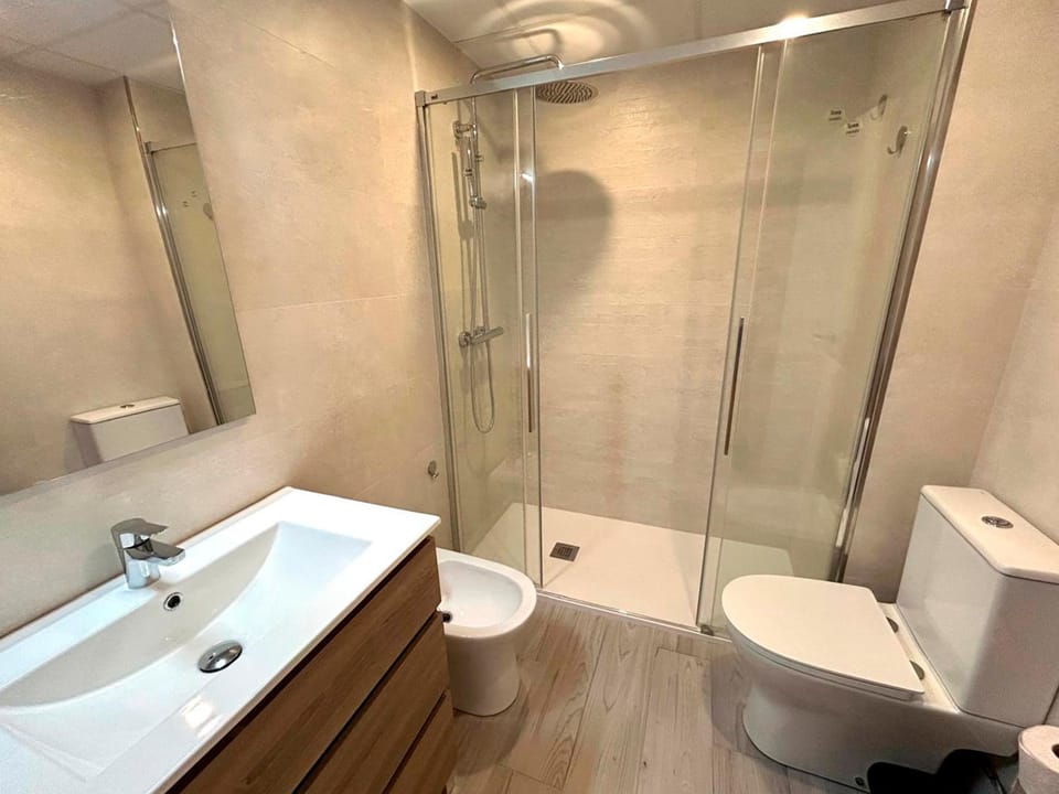 Shower, Spring, Bed, Activities, Winter, Summer, Bathroom, Balcony/Terrace, Beach, Hiking, Animals, Animals, Animals, Autumn, Pets, Pets, Pets, Sports, Entertainment, children, children, children, young children, young children, young children, older children, older children, older children, group of guests, group of guests, group of guests, cot, Family, Family, Family, Parking, bidet, dishwasher, microwave, oven, pet friendly, pet friendly, stove, washing machine, elevator, acessibility, air conditioner