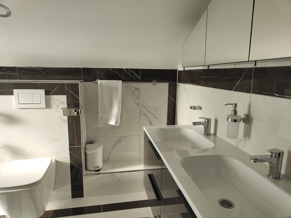 Shower, Bathroom, towels