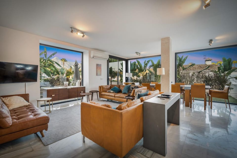 Communal lounge/ TV room, Living room