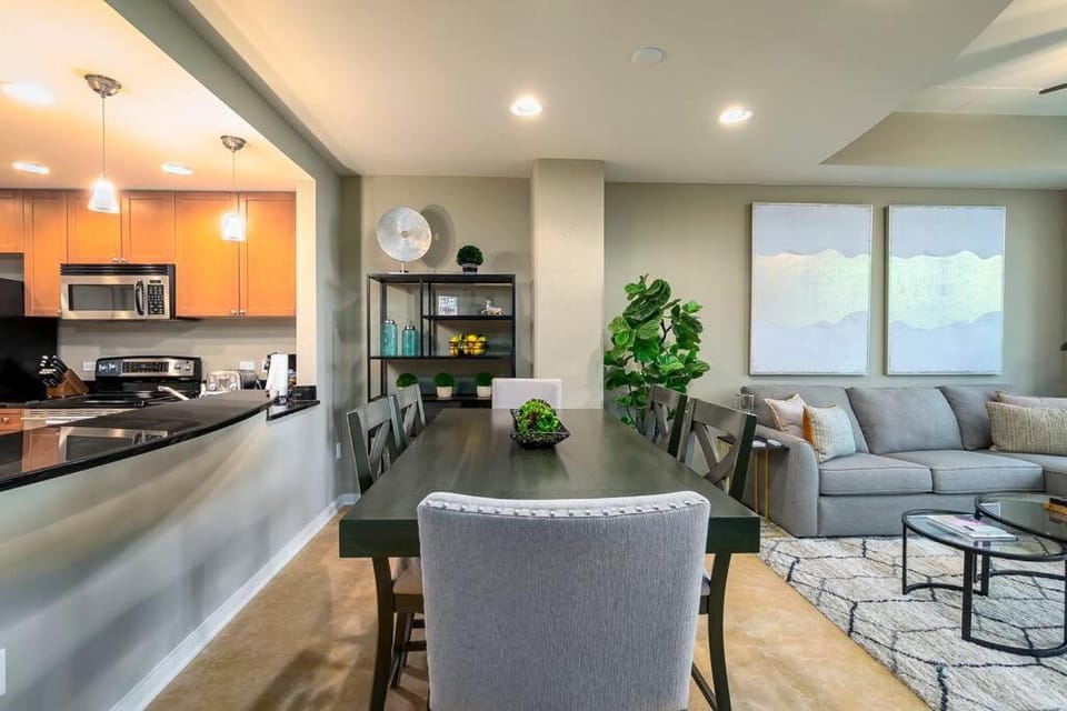 Stunning & Luxurious 2Bed 2Bath Open floor plan Apartment in Orlando