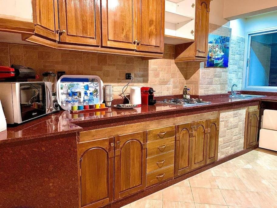 Coffee/tea facilities, Kitchen or kitchenette, stove, toaster