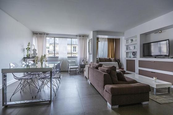 Victor Hugo Carrefour Pompe 16e proche Etoile et Tour Eiffel Apartment in Paris