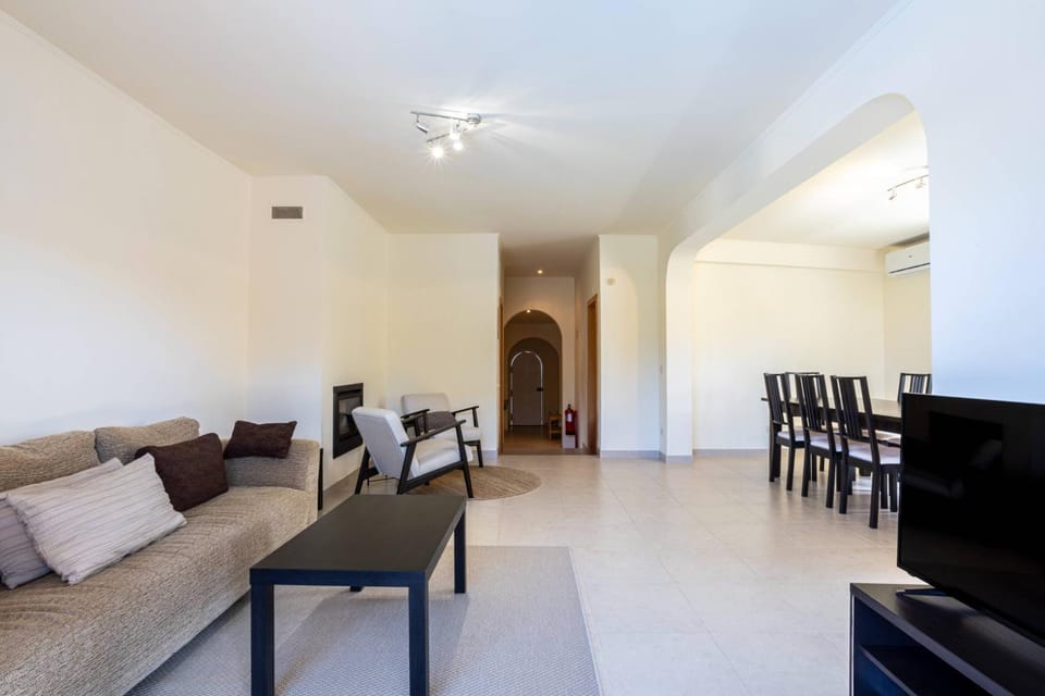 Villa Moura by HelloVacations Villa in Quarteira