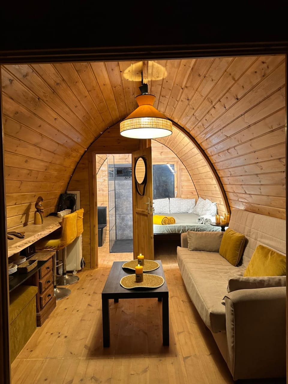 Photo of the whole room, Seating area