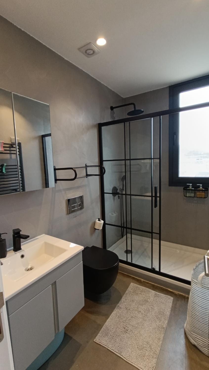 Bathroom, towels