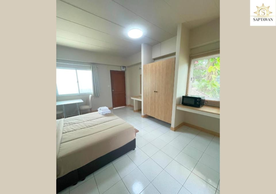 Photo of the whole room, Bedroom, microwave