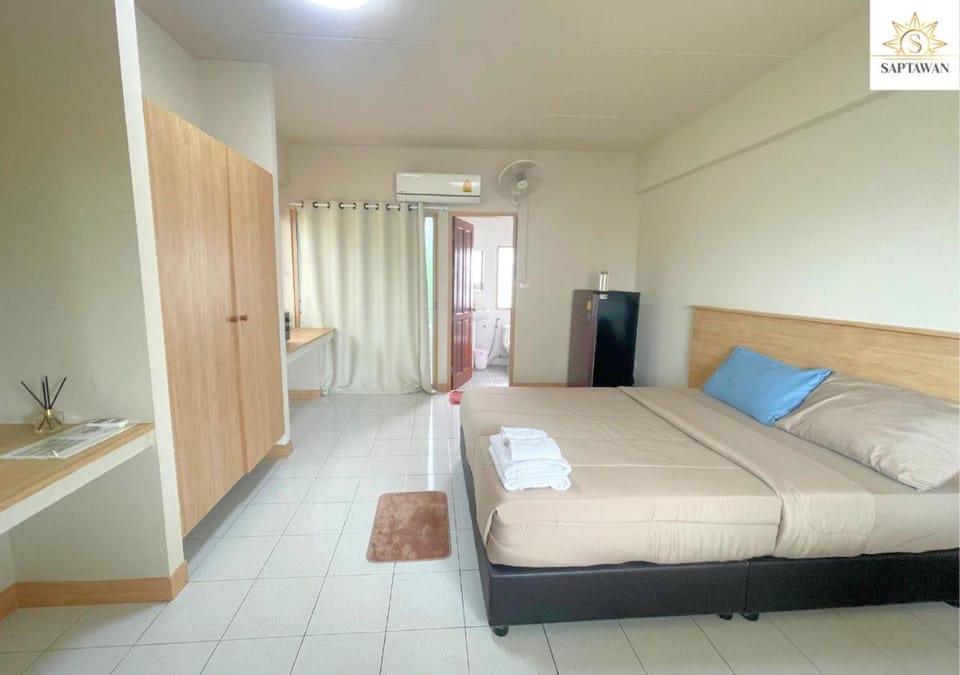 Photo of the whole room, Bedroom