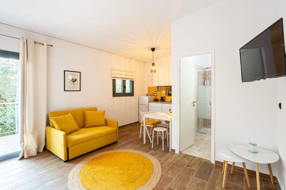 TV and multimedia, Kitchen or kitchenette, Seating area, Dining area