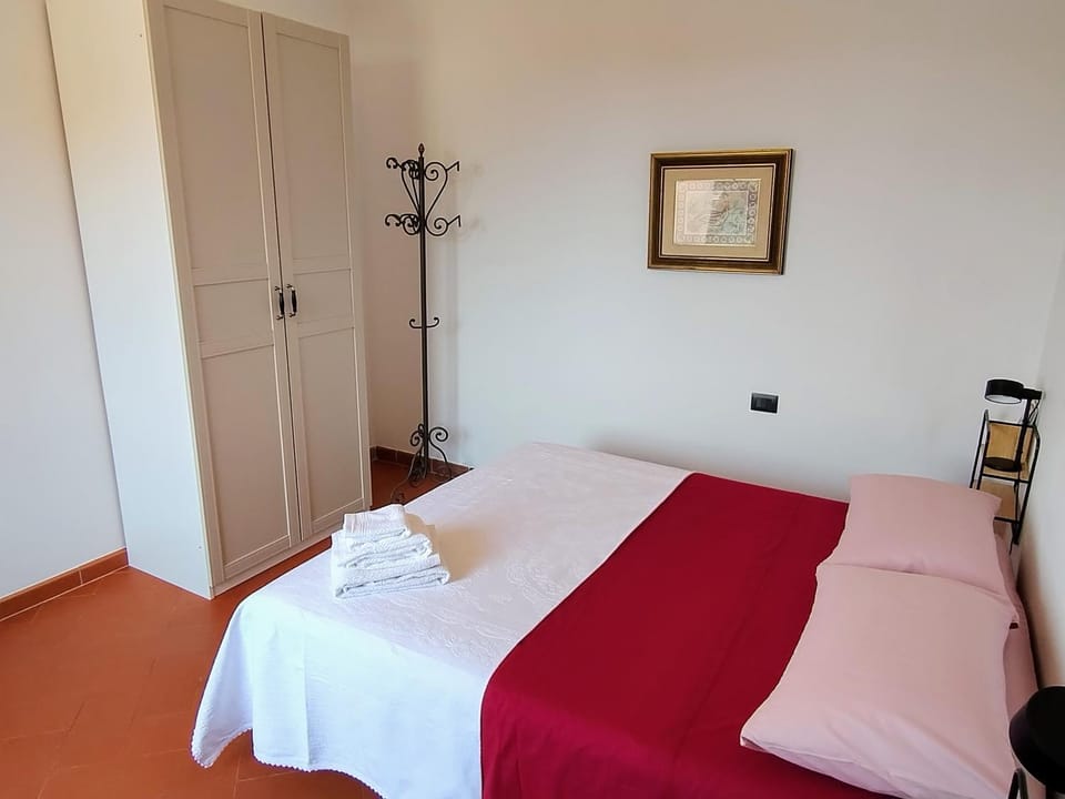 Bed, Photo of the whole room, Bedroom, towels, wardrobe