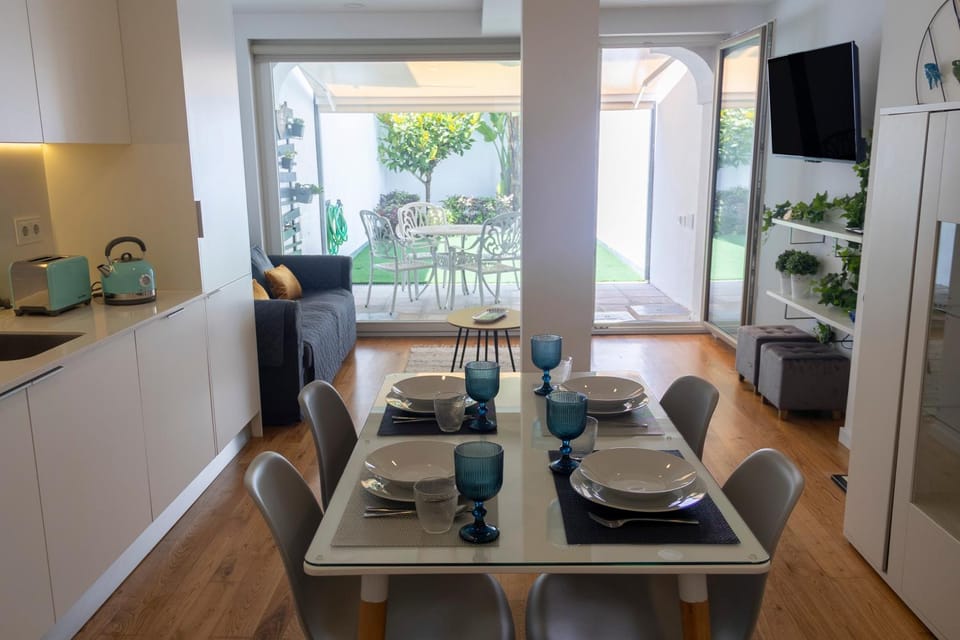 TV and multimedia, Kitchen or kitchenette, Living room, Dining area