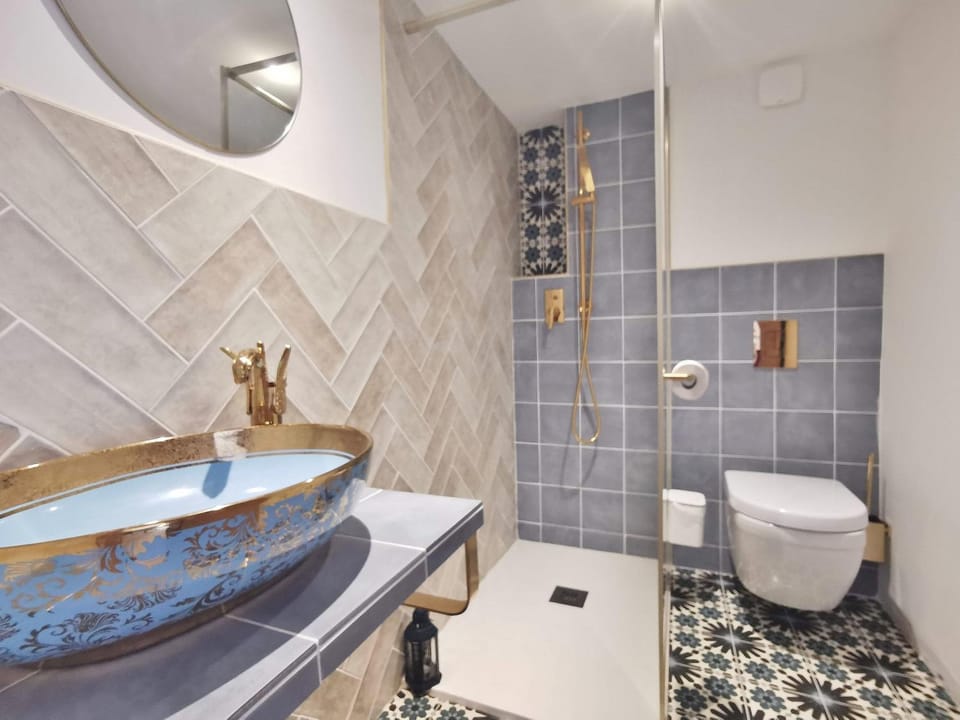 Shower, Toilet, Bathroom