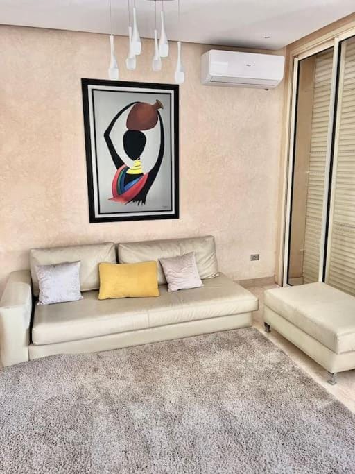 Living room, Seating area, air conditioner
