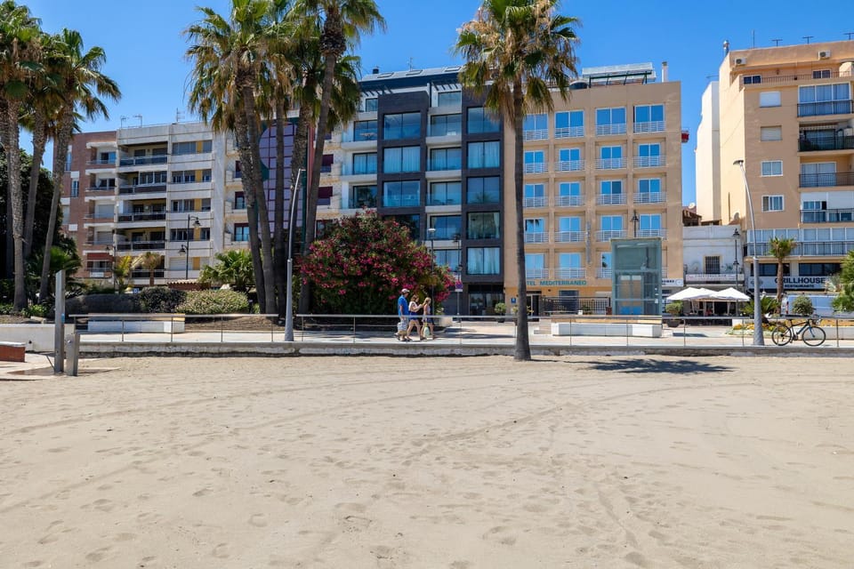 City view, Sea view, Location