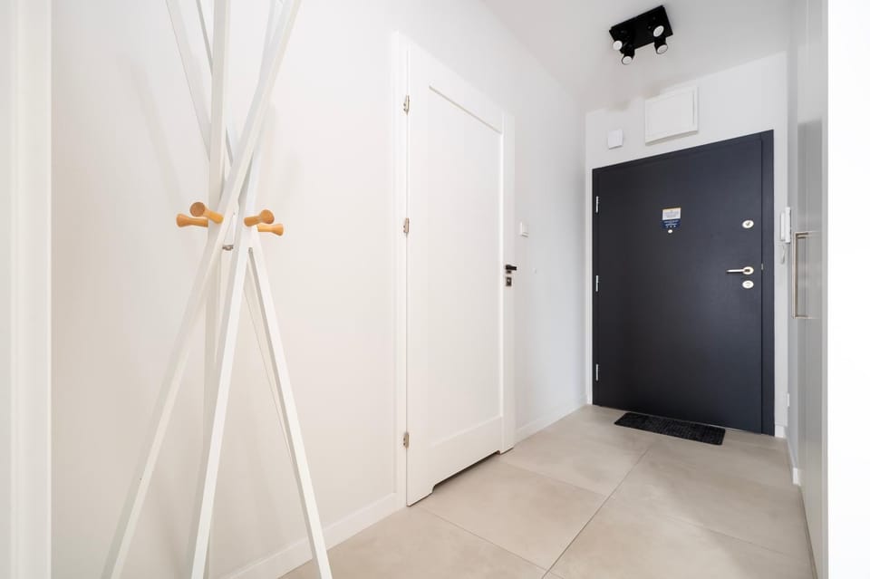 Facade/entrance, wardrobe