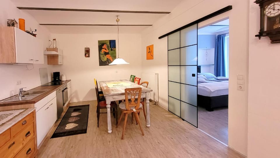 Kitchen or kitchenette, Dining area